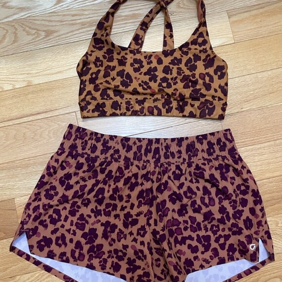 GapFit Leopard Print Sports Bra – Size M (Medium Impact) - Picture 6 of 6